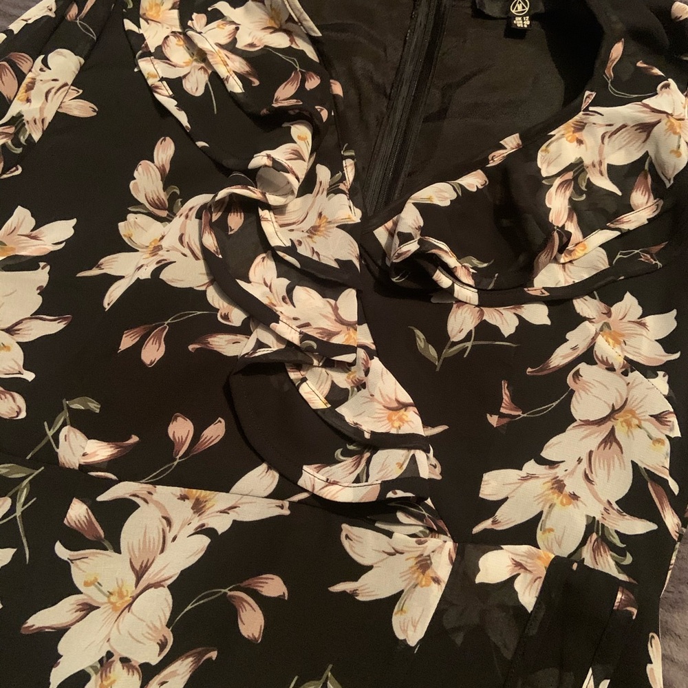 Missguided floral dress - Picture 3 of 3
